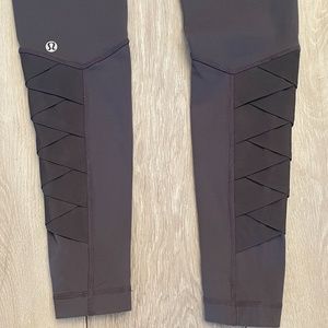 Lululemon Vintage Wunder Under Grey SZ 4